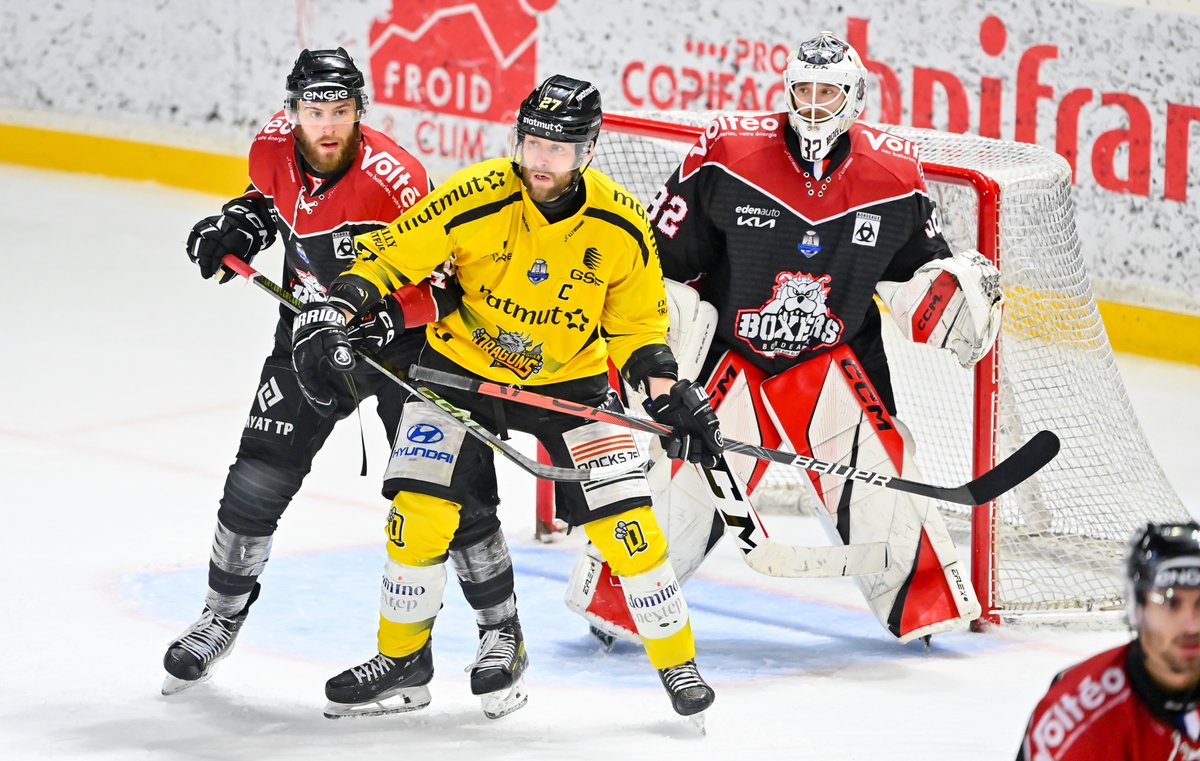 LES BOXERS DE BORDEAUX TOMBENT LA TÊTE HAUTE Les Dragons de Rouen sont devenus pour la 18ème fois champion de France en battant 3-2 après prolongation les Boxers de Bordeaux lundi dans une patinoire Mériadeck en feu lors du 6ème match de la série. hockey-boxers-de-bordeaux.fr/2024/04/15/les…