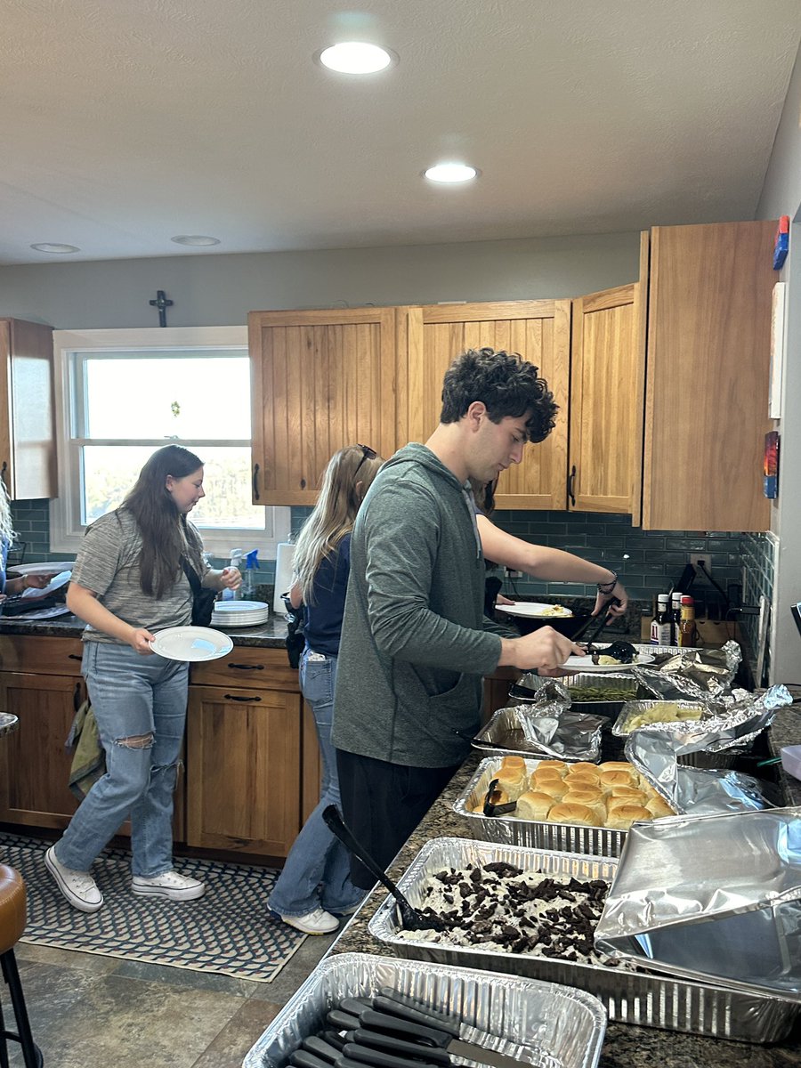 Last night we had the @WVUBaseball student managers over for dinner as a way to say thank you for all they do for our program and the players. They are super helpful every single day and we couldn’t do what we do without them.