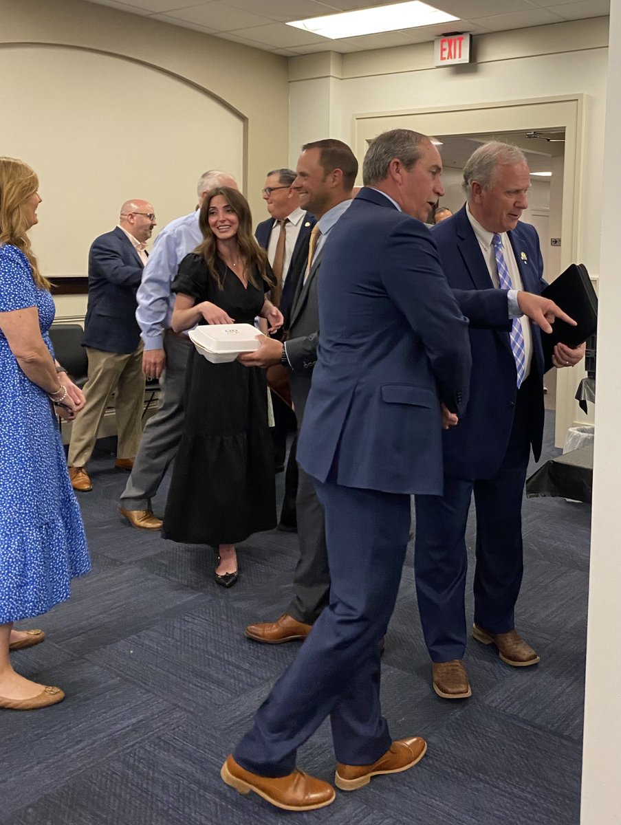 mssgov's tweet image. We had a great lunch today at the @KyLeagueCities Sine Die BBQ with legislators as they grabbed a quick bite during the final day of session!