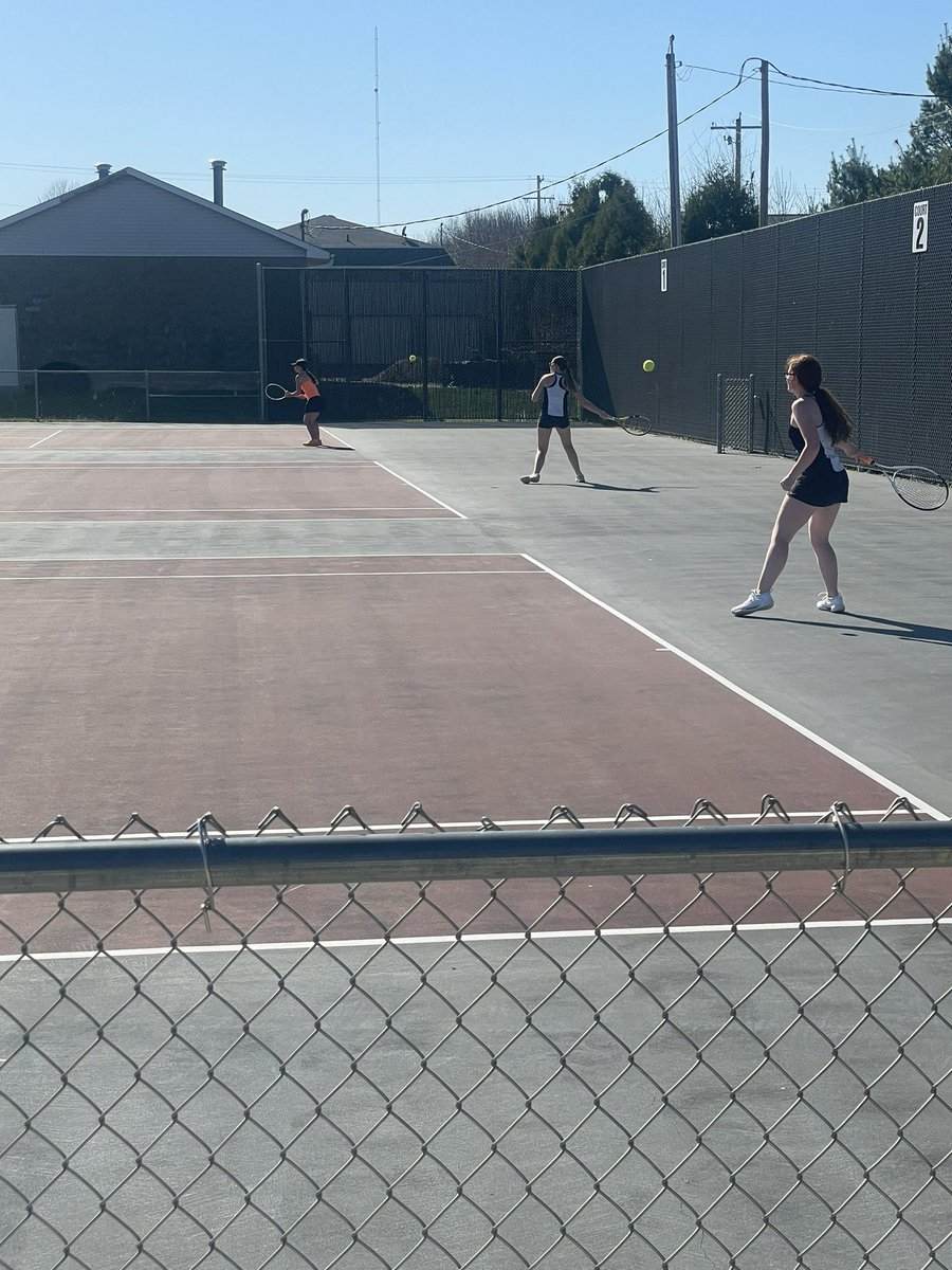 Girls Tennis gets to enjoy the nice weather as they take on Prairie this afternoon. #wdbobcats