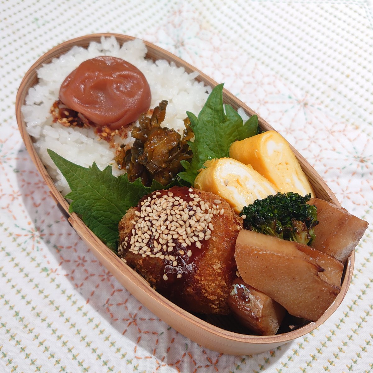 今日のお弁当

#お弁当
#おべんとう
#お弁当記録
#曲げわっぱ
#まげわっぱ
#まげわっぱ弁当
#刺し子
#魔法の玉子焼き器 
#錦見鋳造