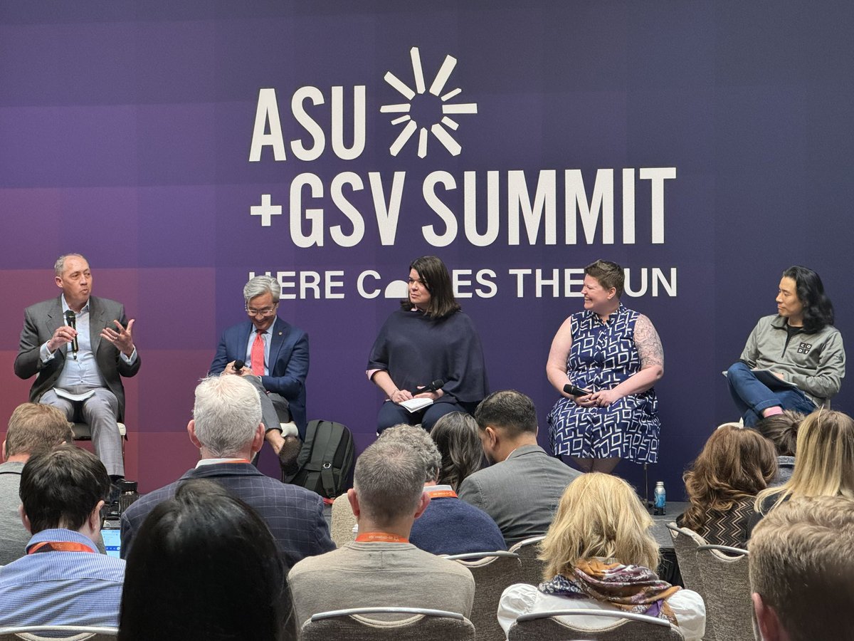 A full room for @Vsampsondc panel at @asugsvsummit on AI - talking about the risks and how to prepare. Policy or regulation, opportunities vs risks and how AI policies can be incorporated into current policies @CooleyLLP