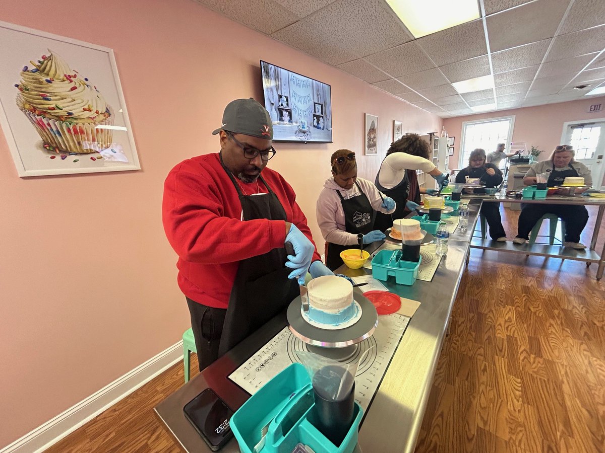 These Virginia warriors tapped into their creative side to decorate cakes with ganache, icing, and sprinkles! Activities like this helped them gain confidence, new skills, and fostered friendship! That takes the cake! 🍰 #NationalArtDay