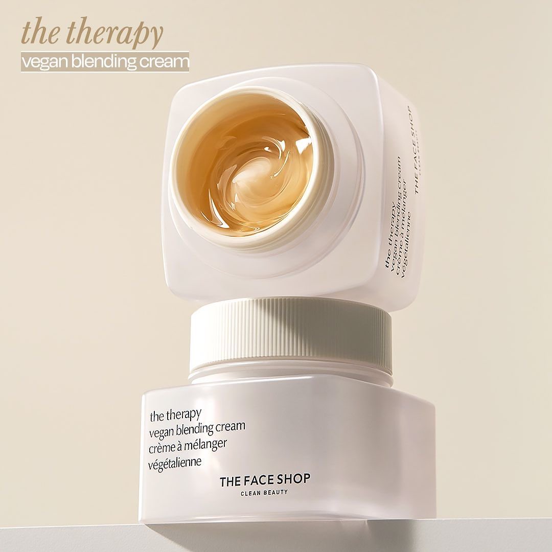 TheFaceShop_ksa's tweet photo. احمي بشرتك من مضاعفات جفاف الصيف 🧖🏼‍♀️

مع كريم ذا ثيربي لترطيب البشرة المزدوج 🇰🇷

متوفر في جميع فروع ذا فيس شوب 

#جفاف_البشرة #بشرة_جافة_حساسة #ترطيب_البشرة #شد_الوجه #تجاعيد_الوجه https://t.co/K5f48UjMyH