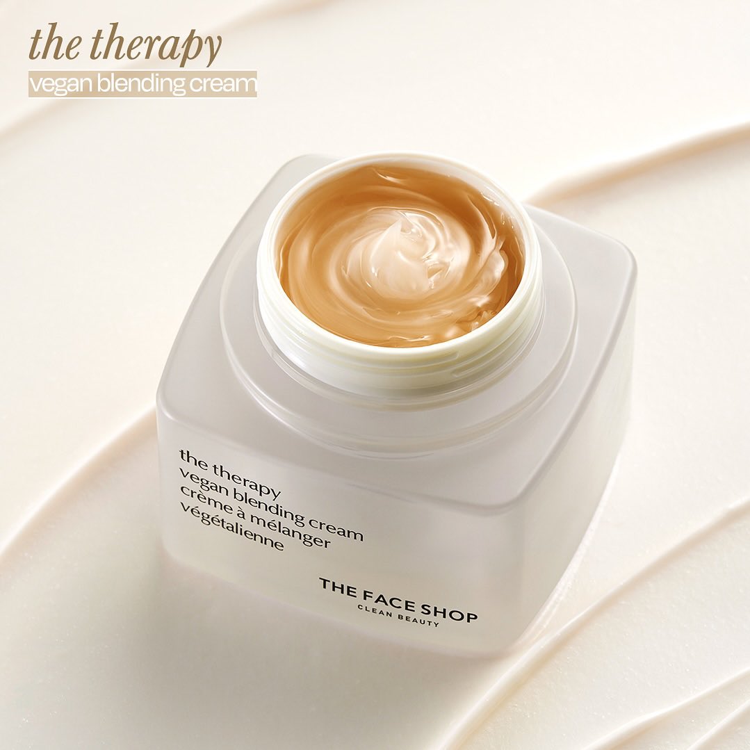 TheFaceShop_ksa's tweet photo. احمي بشرتك من مضاعفات جفاف الصيف 🧖🏼‍♀️

مع كريم ذا ثيربي لترطيب البشرة المزدوج 🇰🇷

متوفر في جميع فروع ذا فيس شوب 

#جفاف_البشرة #بشرة_جافة_حساسة #ترطيب_البشرة #شد_الوجه #تجاعيد_الوجه https://t.co/K5f48UjMyH