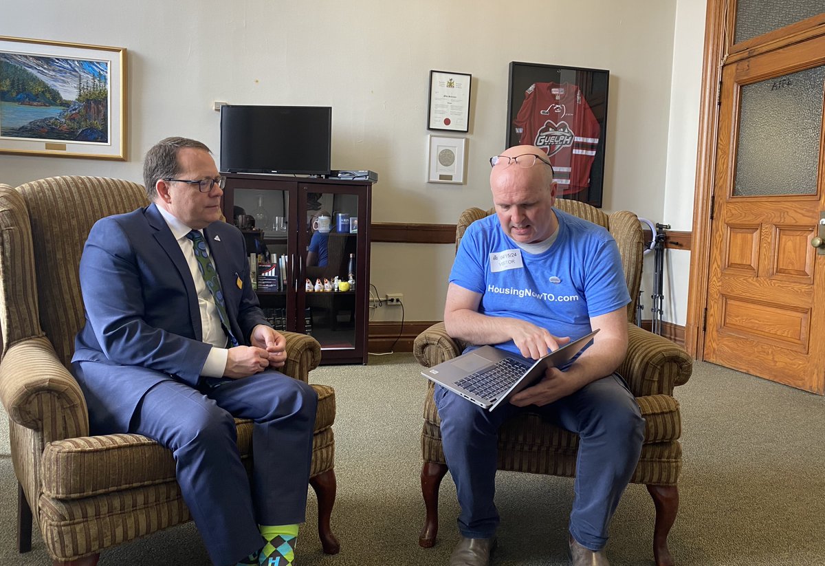 HousingNowTO's tweet image. [Toronto, ON] Our #AffordableHousing volunteers always appreciate meeting in-person w/ @OntarioGreens Leader, @MikeSchreiner at #QueensPark. Talked about #AffordableRental development, "Transit-Oriented Communities" (ToC) &amp;amp;  #PassiveHouse in #ONPoli...💚

x.com/MikeSchreiner/…