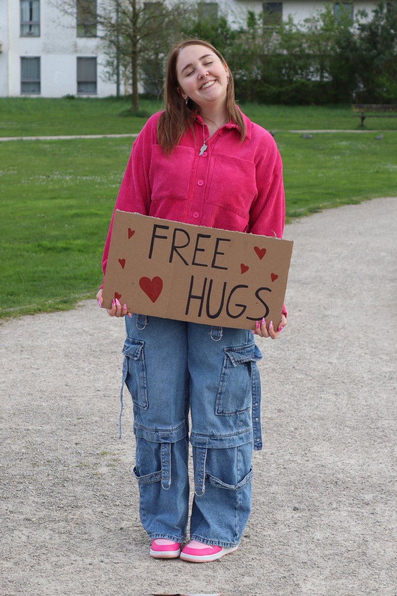 kyliedevos's tweet photo. Can you guys give some love on my new tiktok? I went to Brugge with this sign to give strangers hugs! Let me know what u think of it🤍 https://t.co/5ULg8KwfE2 https://t.co/NNzhI6WZap