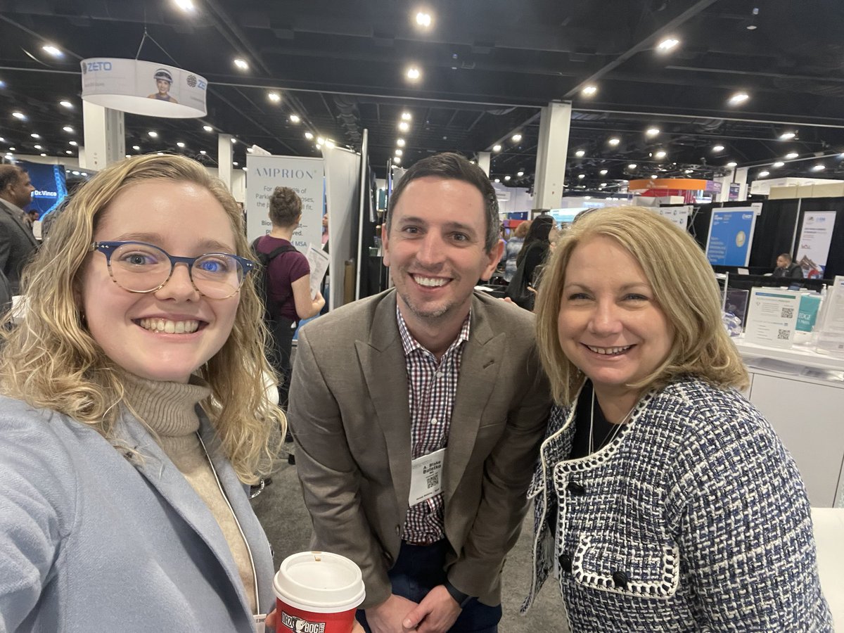 So many students at #AANAM this year💚 Just finished speed mentoring in Trainee Hub to a packed room. Thank you AAN. See everyone at at the trainee and faculty networking reception tonight. Come see us at @CLENeurons @ClevelandClinic poster @BlakeBuletko