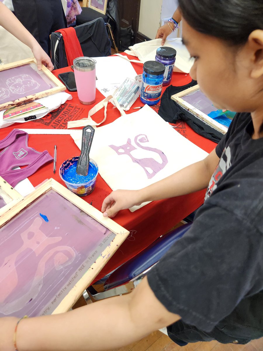 Today @LAT_TCDSB Ms Racioppo’s Gr 11 & 12 Visual Arts 🎨students participated in a silk screening workshop with Kingi Carpenter from Peach Berserk. The students had so much fun and created some incredible artwork! @LAT_vp @MsAdamsL #ExperientialLearning @TCDSB