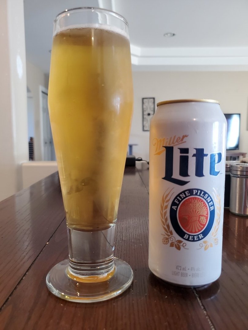 Light-bodied and smooth, I give it a 3.25 out of 5. #beer #beerporn #instabeer #millerlite #millerbrewingcompany #AmericanLightLager #AmericanBeer #American #USA #Milwaukee