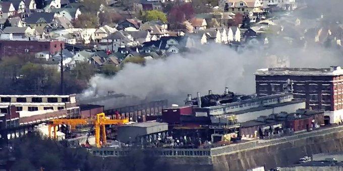 FarSight3's tweet photo. @GeromanAT Right now there's a fire at the #Scranton Army Ammunition Plant #SCAAP. The Scranton Plant, a government owned facility, is the main producer of 155mm artillery shell bodies in the #US...
#ukraine #Israel https://t.co/EvaOphSxrL