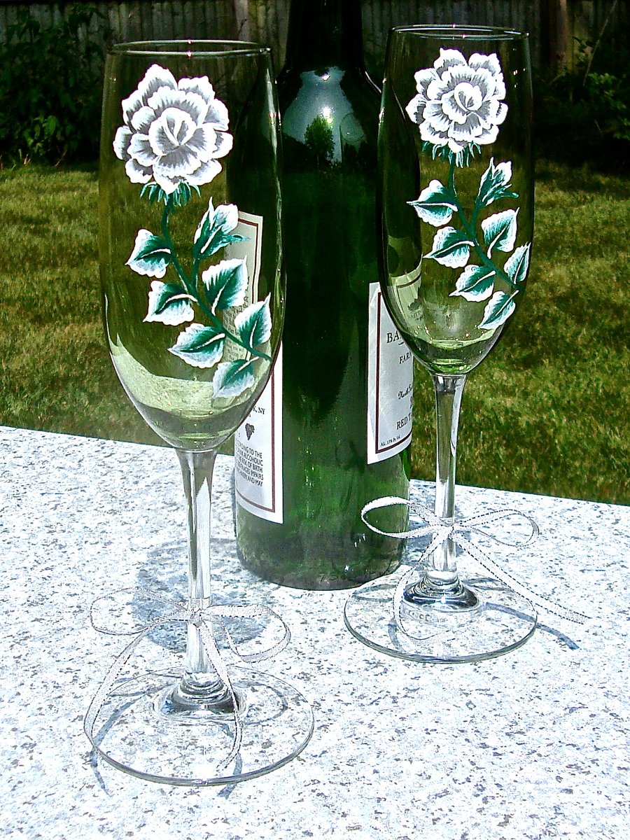 Anniversary gift etsy.com/listing/194733… #aniversarygift #25thanniversary #silveranniversary #SMILEtt23 #CraftBizParty #champagneglasses #silverroses #etsylove
