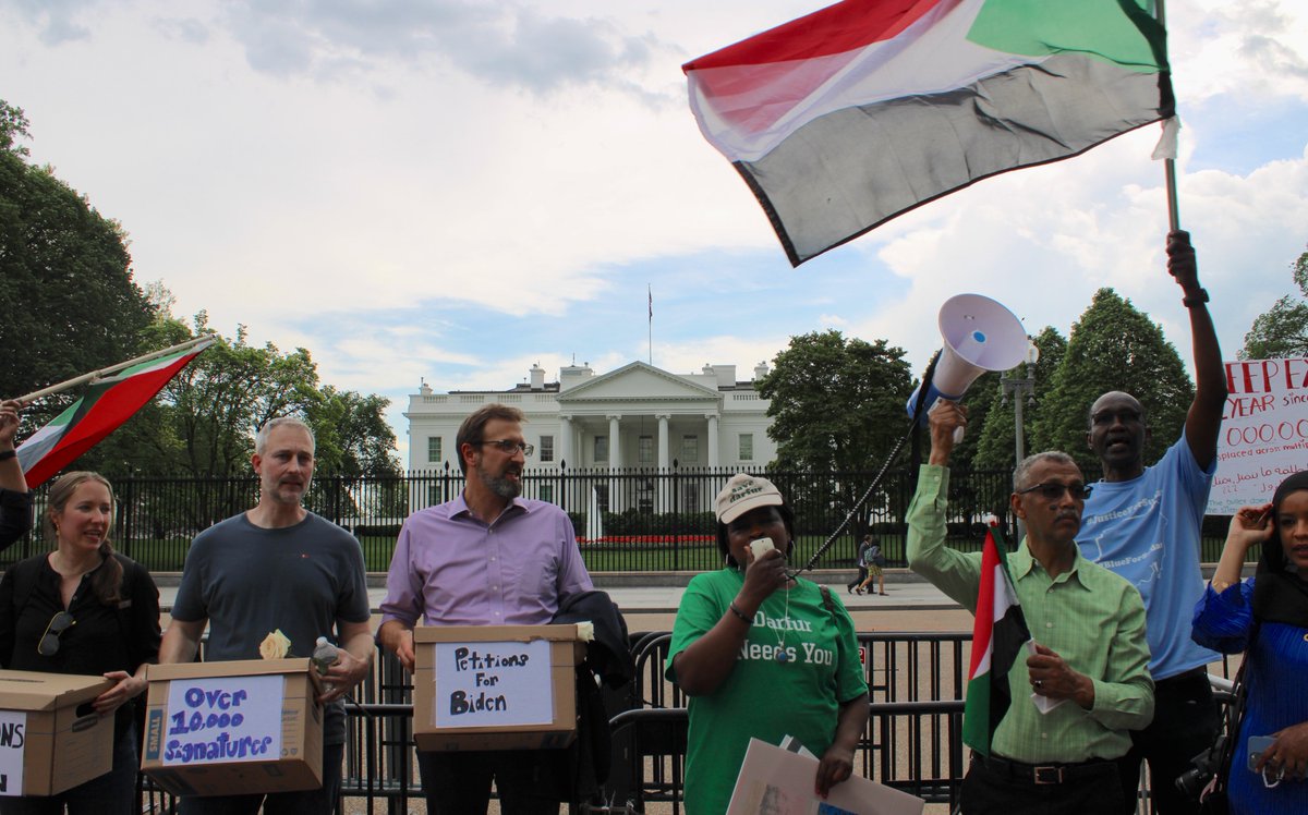 We asked you to use your voice to demand action and show solidarity with the people of #Sudan. And you did! Our petition received 10,000+ signatures, and today we delivered it to the White House. Now @POTUS must do what’s right: #SpeakOutOnSudan!