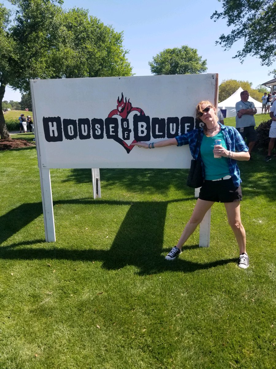 krislthompson's tweet image. As a big fan of music because it makes us happy.  🤣🥰 
Blues Brothers will always be important to me and thank you for having one here. ✌️
#MondayAfterTheMasters