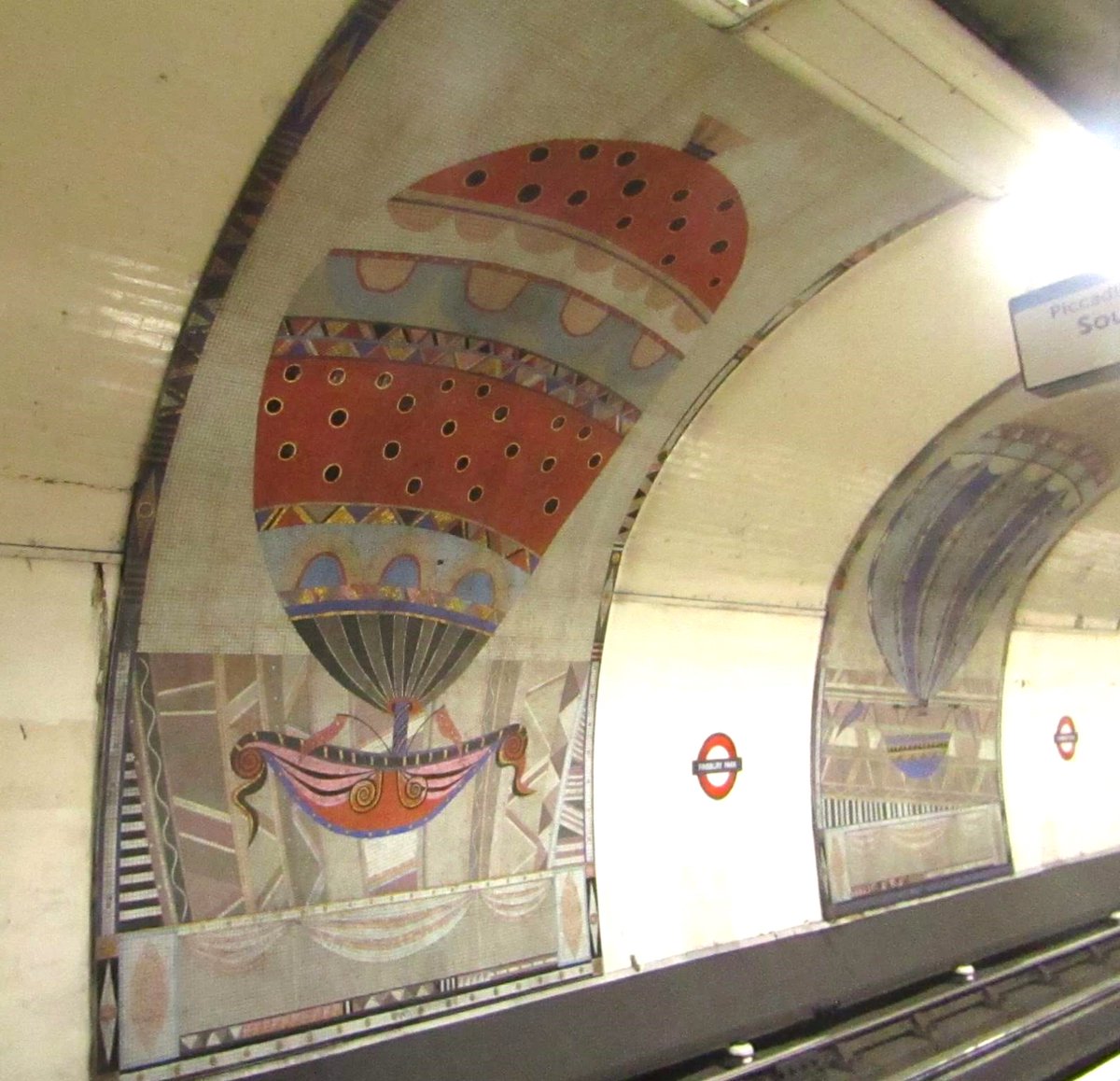 #MosaicMonday up and away with these balloon mosaics at Finsbury Park Tube Station #UNDERGROUND