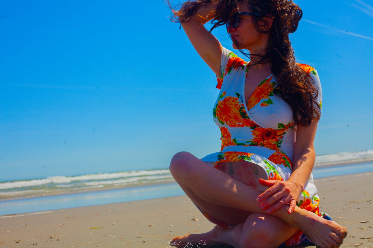 Waves #photography #photooftheday #photograph #sunset #women #fashion #beach #spring #dress #beaches #colorphoto #beauty #sunrise #spring #summer #colourphotography #photoshoot #sun #landscape #photographer #photos #photographylovers #color
