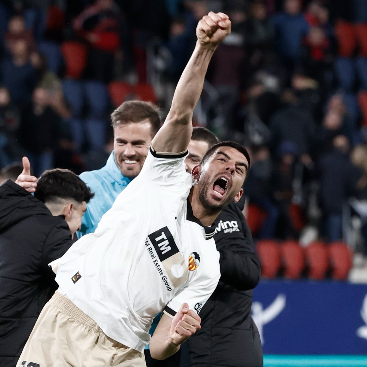 🇹🇷 Cenk Özkacar, Valencia'nın Osasuna galibiyetini kutluyor. #LaLiga
