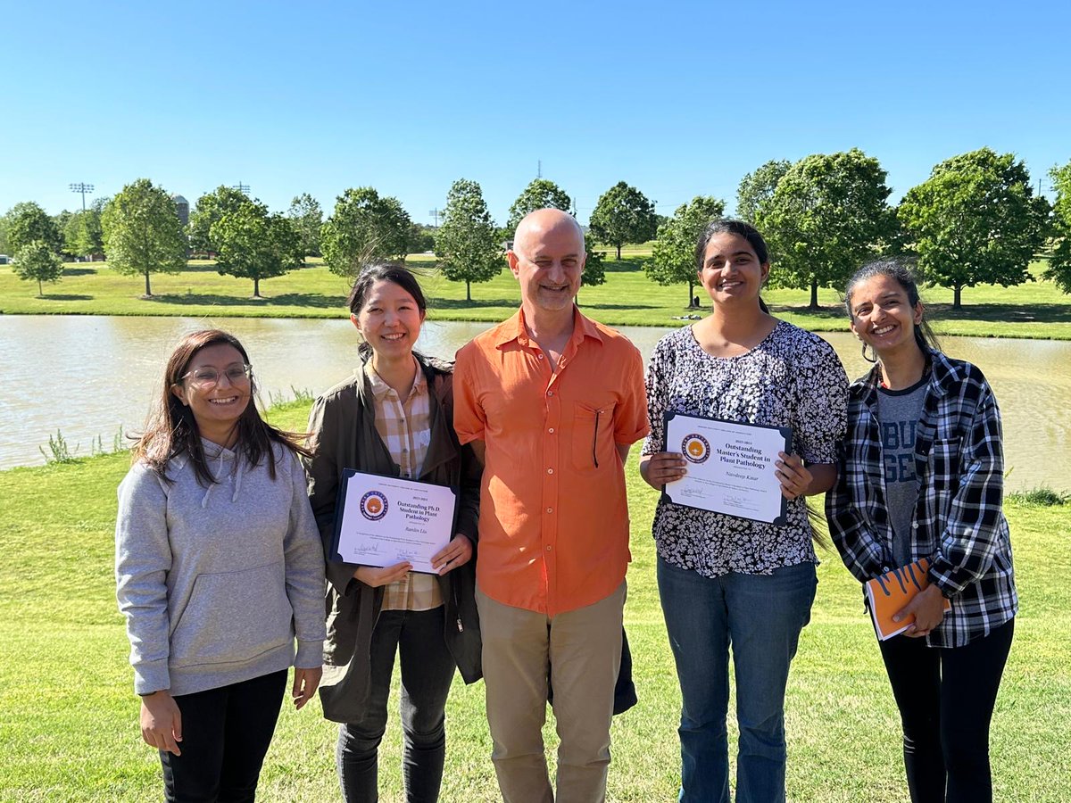 Excited to share that I've been awarded the Outstanding Master's student in Plant Pathology in College of Agriculture, Auburn University! Grateful to my advisor, Dr. Leonardo De La Fuente, for his exceptional support and mentorship.