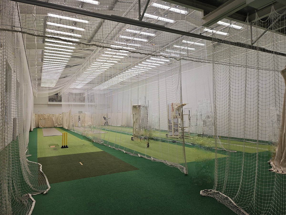 KatibNafeesa's tweet photo. U15s indoor skill based training, loving the buzz tonight. Community Talent Champion duties @LCCCAcademy #femalesinsports #GirlPower https://t.co/hOVivRlpSL