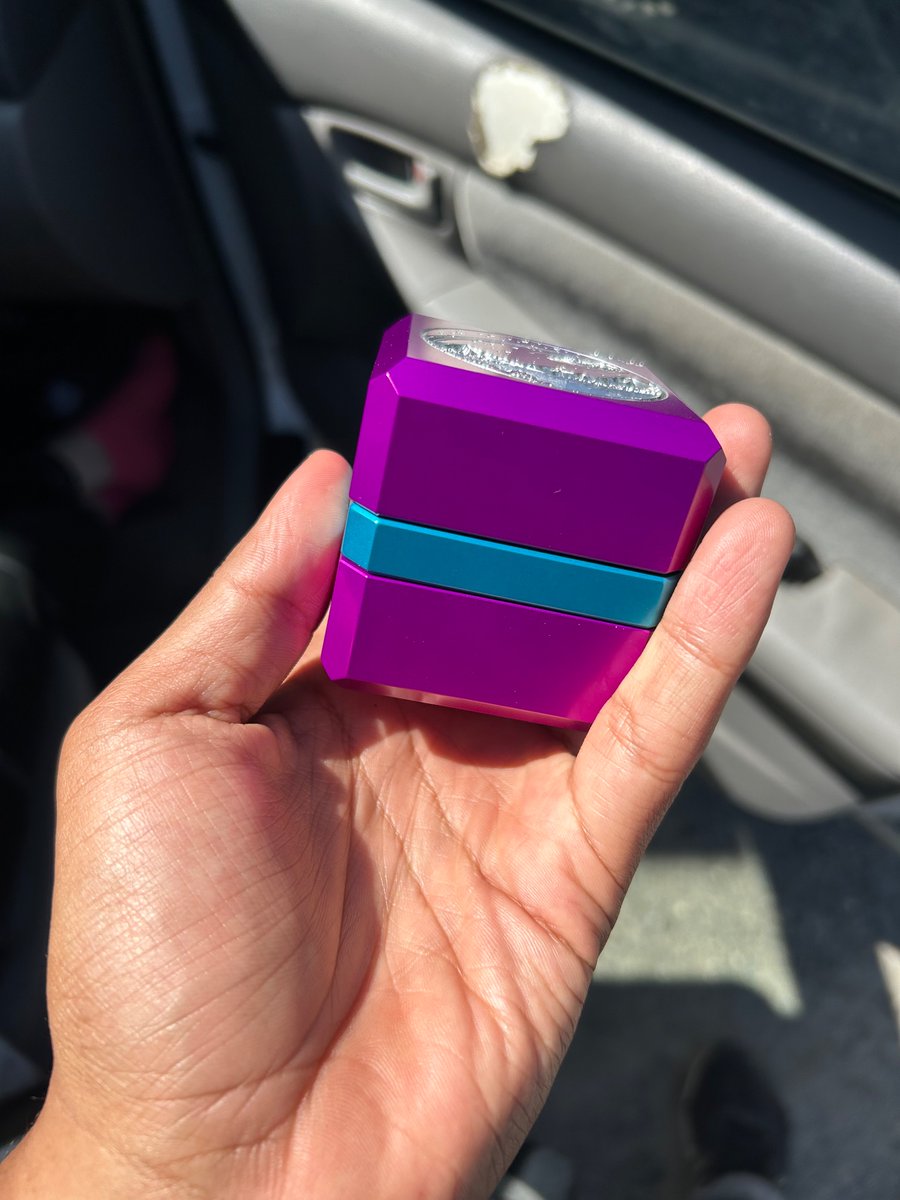 Juliotheskull's tweet photo. @ErickKhan_   The grinder came in today and I fucking love it, the purple on it looks so much better in person, got 10/100 https://t.co/pEZSookWJD