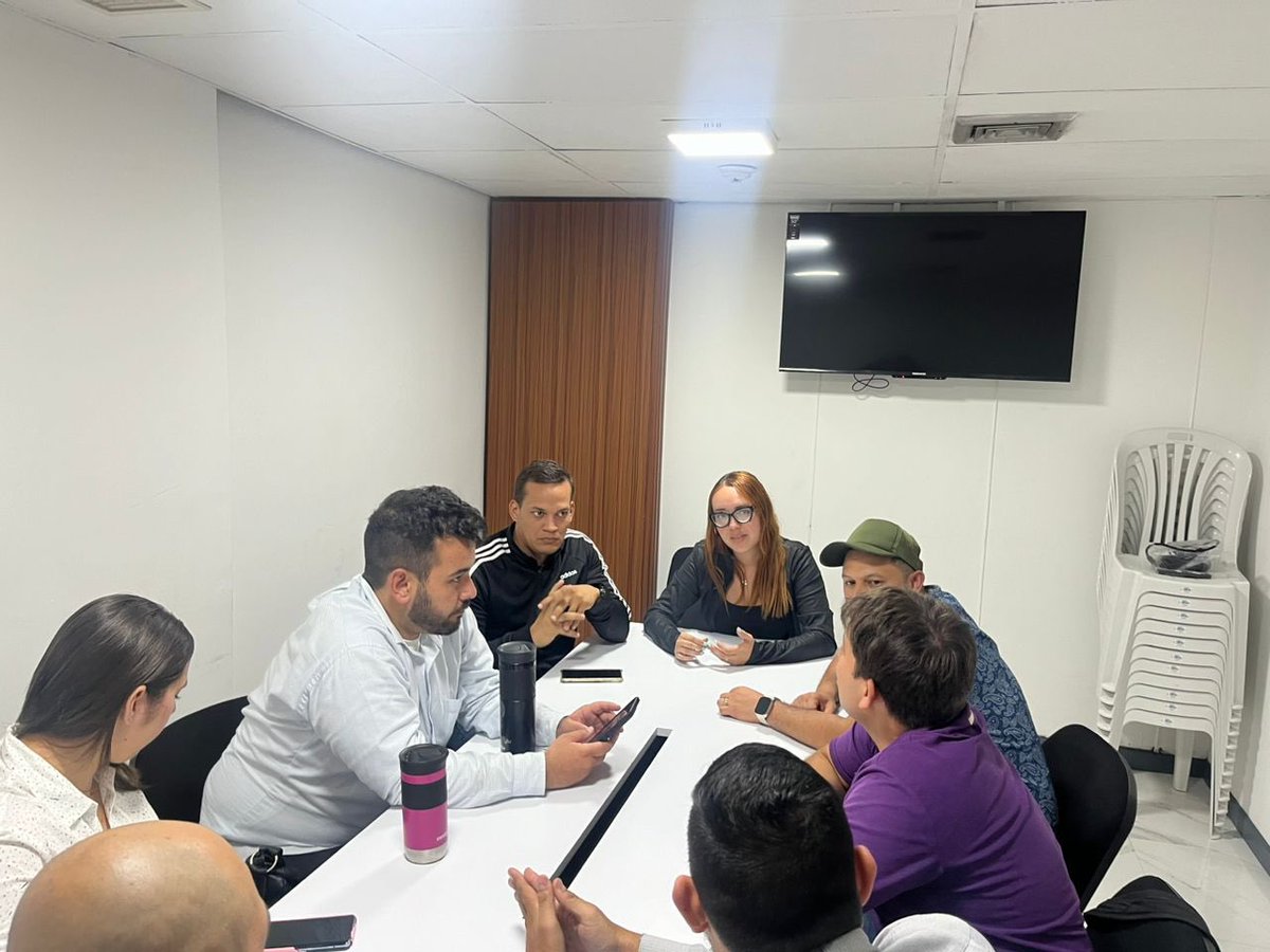 Hoy nos reunimos el equipo Nacional de Activismo de @ADemocratica para planificar y diseñar propuestas que ayuden al fortalecimiento de nuestro partido ¡Con trabajo y compromiso, construiremos una Venezuela libre y democrática! @PieroMaroun @hramosallup 🇻🇪#ActivismoEnResistencia