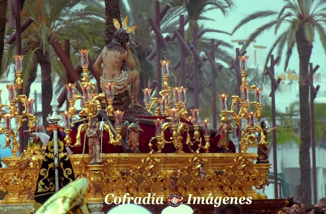 Buenas Noches y una mirada atrás de esta Semana Santa2024 con lo poco que nos ha dejado disfrutar. El Cristo del Perdón saliendo de plaza Mayor y el señor de la Piedra revirando a calle Vega desde la nueva Alameda.
#CofradiadeImagenesOficial #ChiclanaCofrade  #lunessanto