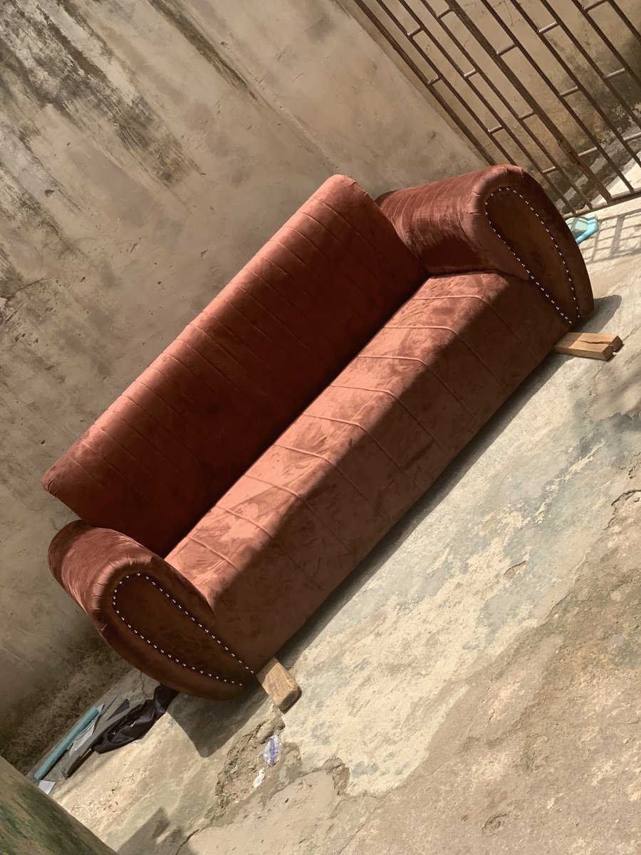 New week🤝#upholstered 3 2 1 1,,complete set💯.Can be made in any color of your choice..#upholstery #upholsterer #upholstered #furnituredesign #furniture #bespoke #design