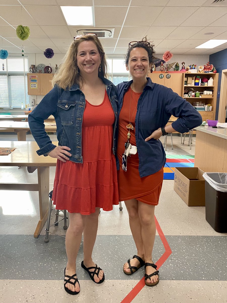 ArtmommaJohnson's tweet photo. Twinning Art teachers happens all too often! It was a perfect day for Spring dresses and sandals.😁🎨
#AACPSVisualArts
#GBParkAACPS https://t.co/YPiUD8ExWK