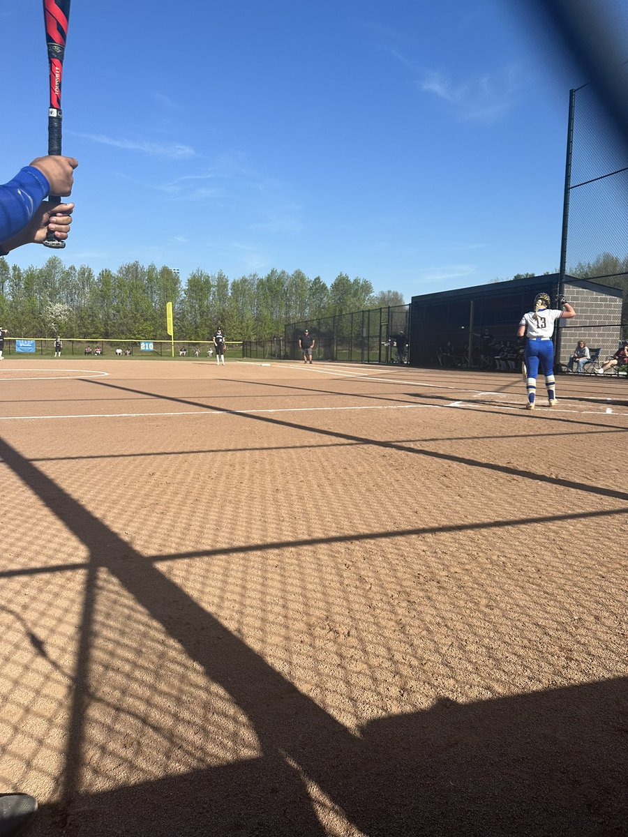 Beautiful day for a game! @GLHSsoftball hosts Pick North! #WeAreLions