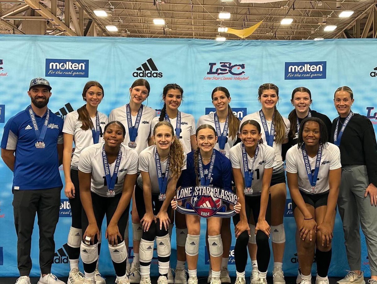 HaileyT2028's tweet photo. 🥈at Lone Star Classic Qualifier and @HoustonSkyline 14 Royal is qualified x2!  🔜 Northeast Qualifier! @carlypipes2028 @AddisonM2028 https://t.co/Od5ySxHL2Y