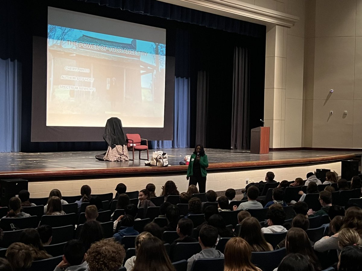 Thrilled to host Cheryl Wills, sharing her families story with our 7th graders today! Excited to launch historical fiction book clubs, exploring stories that connect us to the past and inspire us for the future! #esmsharks @Sal_Alaimo_ed @DrJChristie9 @cherylwillsny1