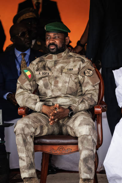 AfricanHub_'s tweet photo. During a meeting with his Malian counterpart, Colonel Asimi Goita President of Mali, Burkina Faso President captain Ibrahim Traore hinted about forming a federation with Mali, since both economies have gold.

They now plan to mine gold and print currencies in their respective countries rather than using the CFA currency that is printed and regulated by France.

Your Comments on this...