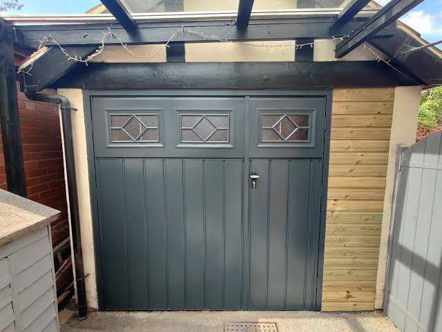 MjengoWorld's tweet photo. 4. Side hinged garage doors

• These operate like normal gates
• Not common
• Can be of wood or steel
• Prices start from about 70k Kes. https://t.co/TVKGBH3XRa