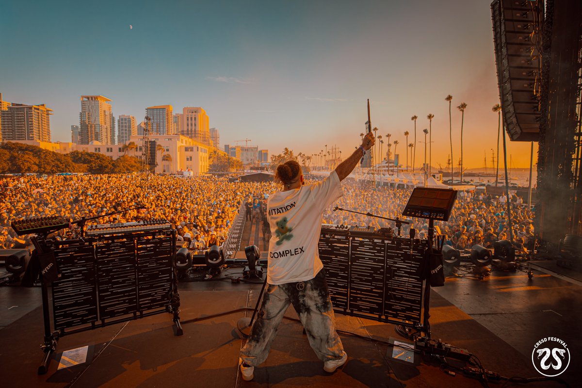 Less than 3 weeks until multi-instrumentalist @_elderbrook arrives at #PalmsBeachClub alongside @enamourmusic + Alex Wax 🌴 The first tier of tickets is SOLD OUT with only 50 tickets left in the current tier! GET TICKETS: showclix.com/event/fngrs-cr…