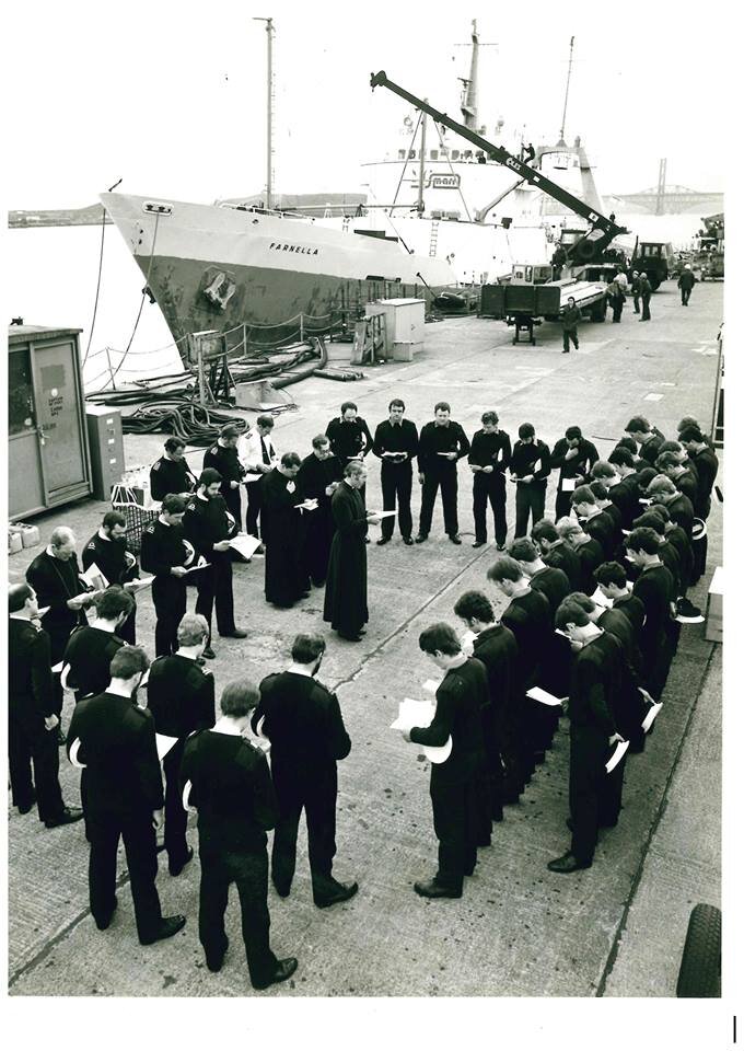 April 15th 1982: 11th MCM (Mine Countermeasures) Squadron is inaugurated at Rosyth, Scotland, consisting of deep sea trawlers renamed HMS Cordella, Junella, Farnella, Northella and Pict.

en.m.wikipedia.org/wiki/11th_Mine…