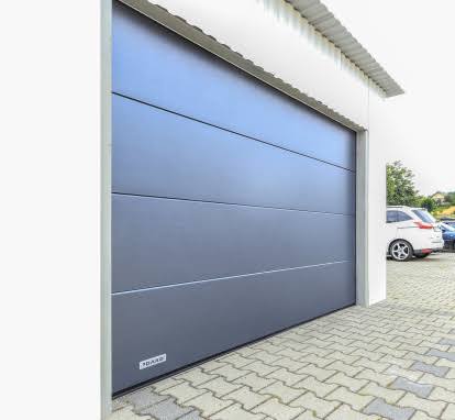 MjengoWorld's tweet photo. TYPES OF HOME GARAGE DOORS 
(All are available Kenya)

Be sure to tell us which ones you'd go for in the comments.

1. Sectional garage doors

• Made using horizontal panels
• Stylish
• Popular in America and Europe
• Heavy steel
• Prices start from about 90k here in Kenya https://t.co/A2HXgJe7me
