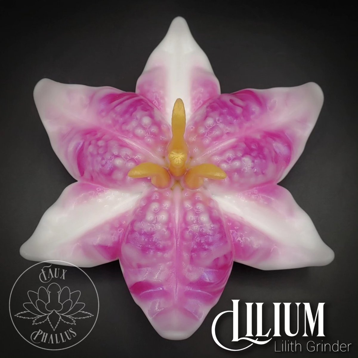 FauxPhallus's tweet photo. It's absolutely glorious, I think I'm in love. 💕🌺 
We'll be making this style of pour, our 'Signature' style for this design.
It'll become an option as soon as we make the Custom Listing live. https://t.co/SCqPyoKjnQ