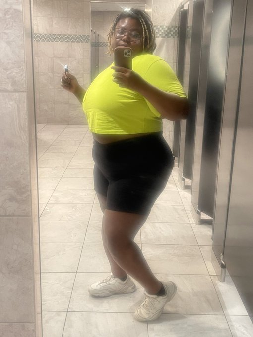 I&rsquo;m a little 📯🦵🏾 https://t.co/x72YvU4R0A
