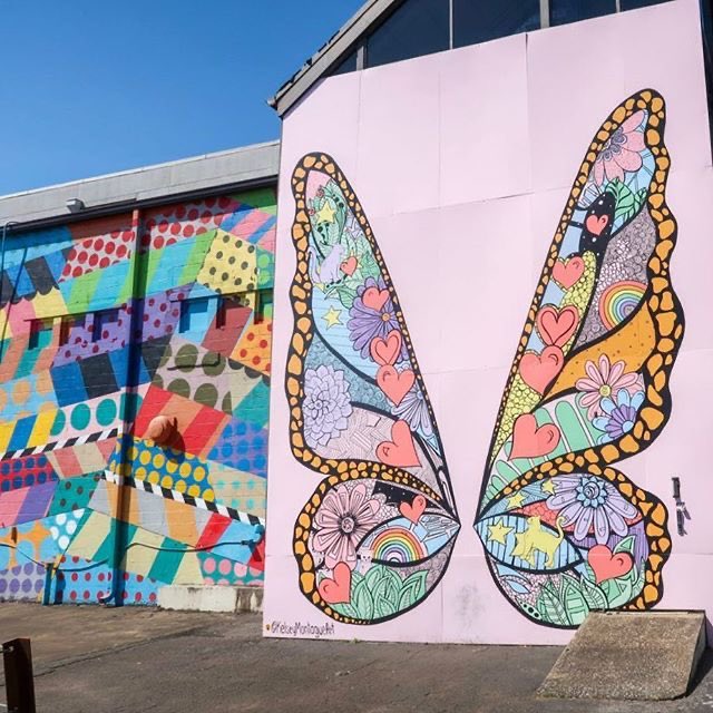 swiftieboston's tweet image. Swifties watching paint dry again.. oh we are SO back