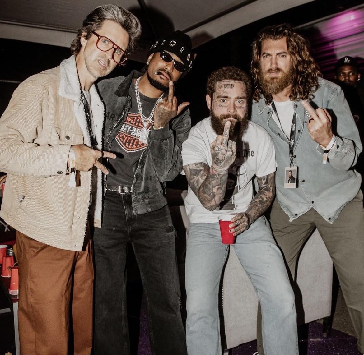 Of course @dociledelights would do a peace sign