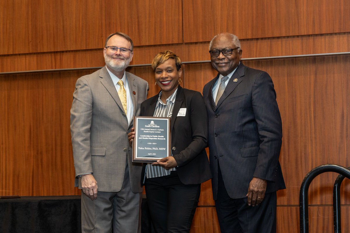 I received the Leadership in Public Health & Health Disparities Research award at the @USCArnoldSchool @RepJamesClyburn Health Equity Lecture 2024. What an honor! Thank you, Rep. Clyburn, for all you do for South Carolina! #uofscnursing #healthequity