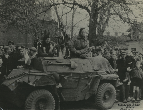 ducky_shot's tweet photo. I came across this picture today in Dutch archives. I'm going with a stronger than not possibility of it being David Currie VC. Thoughts?https://t.co/7RRrKCPy1D https://t.co/BrSKQqdvwo