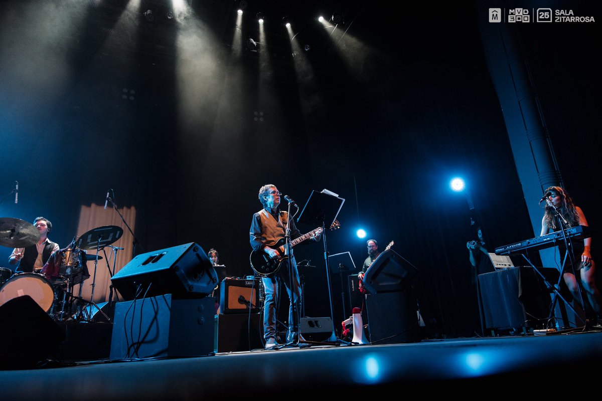fercabrerauy's tweet photo. Tremenda experiencia el sábado en @SalaZitarrosa. Disfruté mucho trayendo al presente canciones que nunca hago, gracias a la calidad y contagio de Bolsa de naylon en la rama de un árbol, brillantes músicos que han renovado mi musicalidad.

Fotografías: Lucía SMusso

@GlamityArtes https://t.co/3uEZTAXDG4