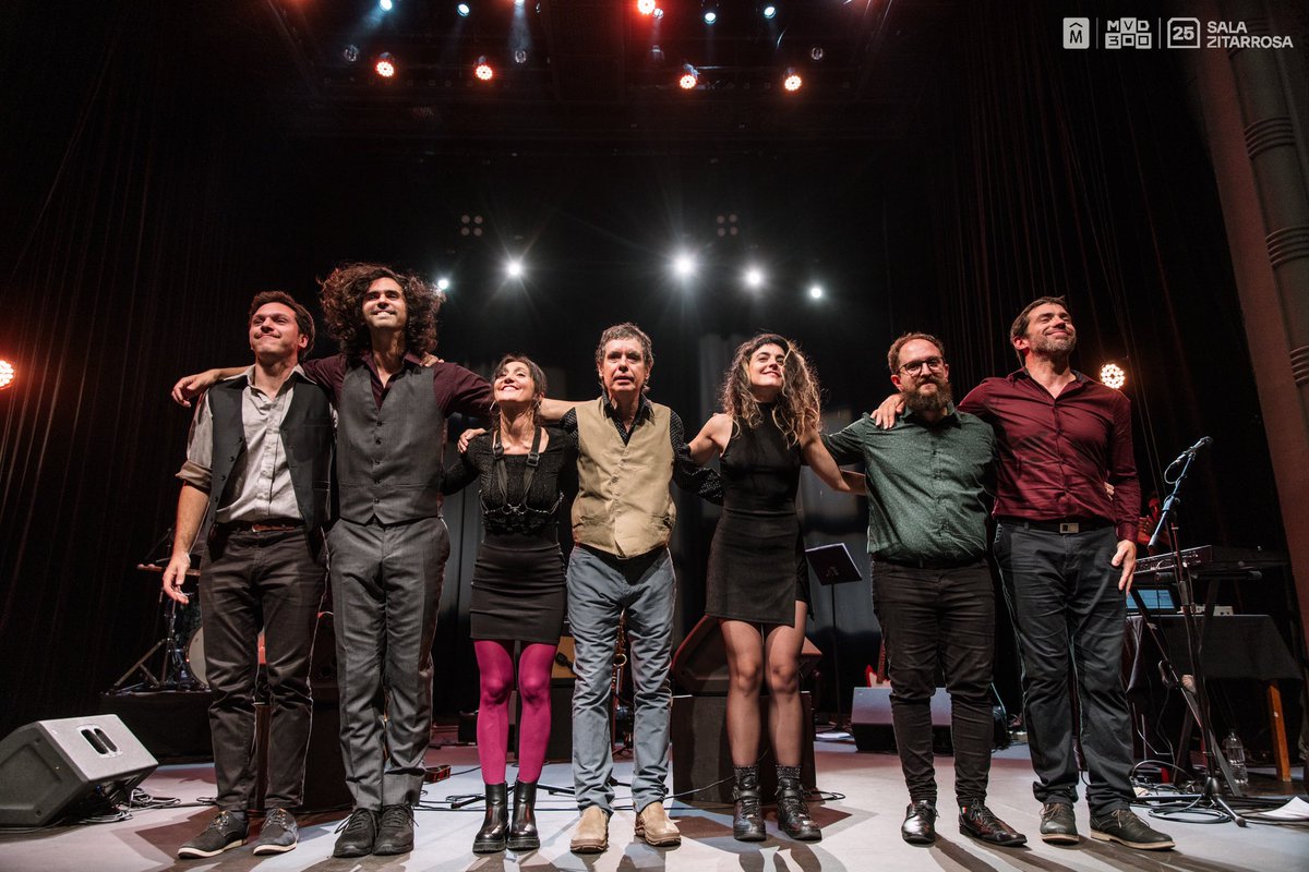 Tremenda experiencia el sábado en <a href="/SalaZitarrosa/">Sala Zitarrosa</a>. Disfruté mucho trayendo al presente canciones que nunca hago, gracias a la calidad y contagio de Bolsa de naylon en la rama de un árbol, brillantes músicos que han renovado mi musicalidad.

Fotografías: Lucía SMusso

<a href="/GlamityArtes/">Glamity Agencia - Cuenta oficial</a>