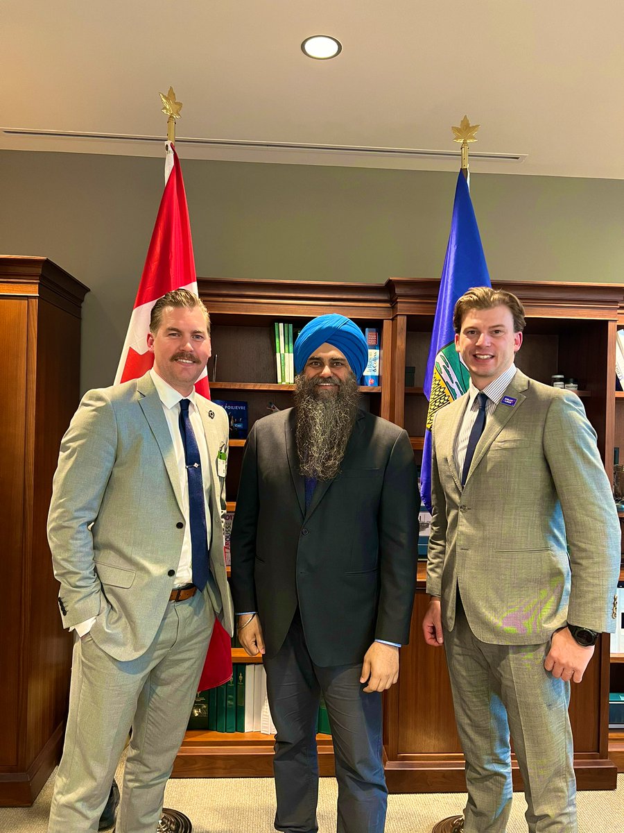 Thank you @TimUppal for taking time to discuss issues that are important to our members, their families, and firefighters across Canada. Bill 321 is a critical step forward for firefighter and paramedic safety.