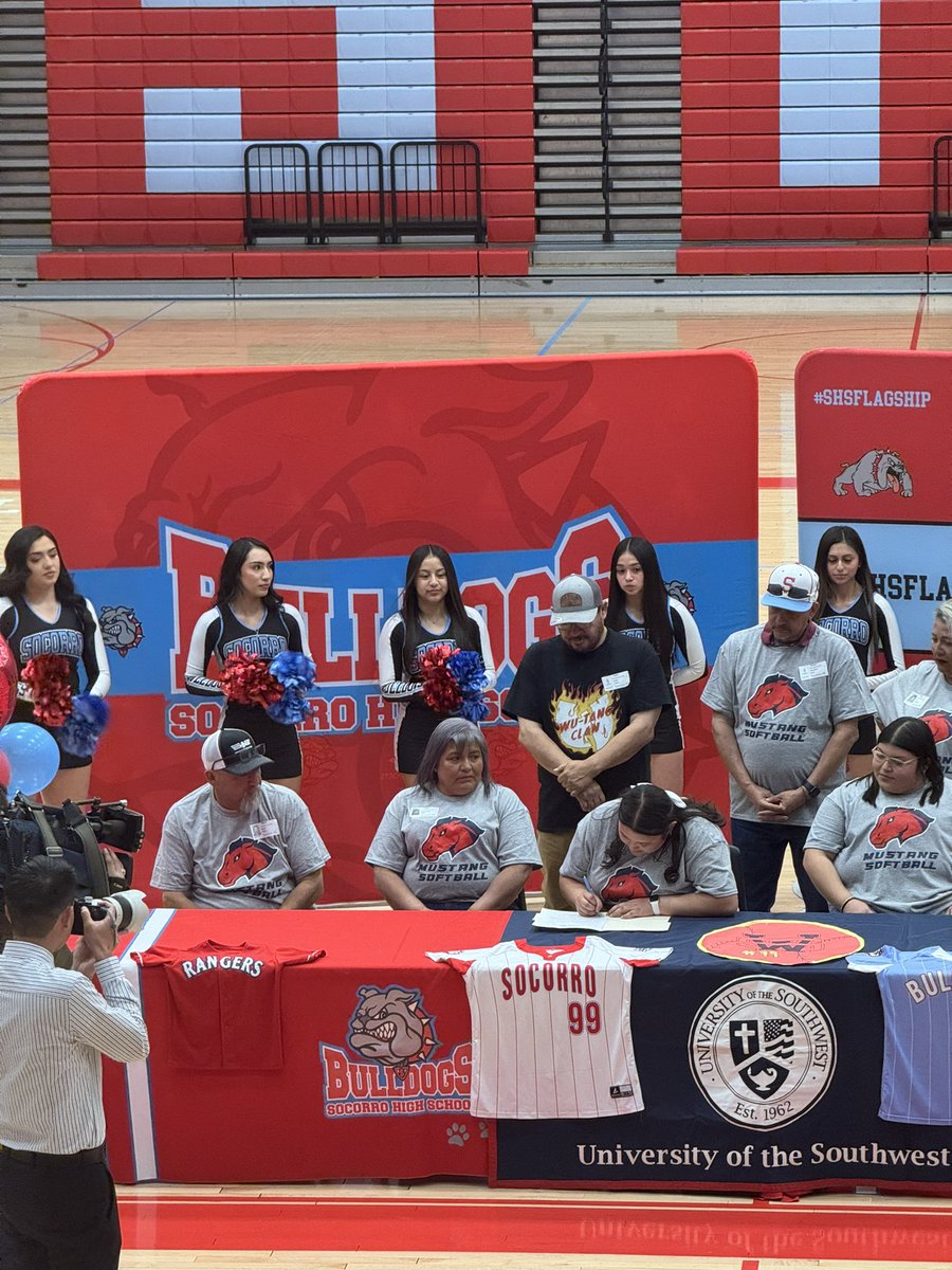 Congratulations Anais on signing with University of the Southwest for softball! 🎉 Your hard work and dedication have paid off. Wishing you the best on this exciting journey! 🥎🌟 #BulldogNation #TeamSISD @Socorro_HS1 @LadyBulldogSB