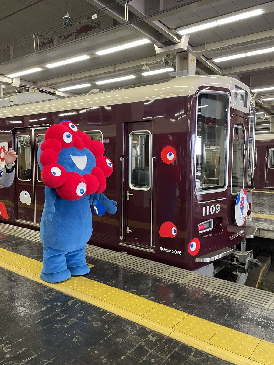 おはようございます🌧️

土曜日、梅田駅にて、ミャクミャク😆
開幕まで1年切ったから、大忙しですな❗️☺️☺️☺️
 #起きたら802 #FM802
#まちゃお765 #FMCOCOLO765