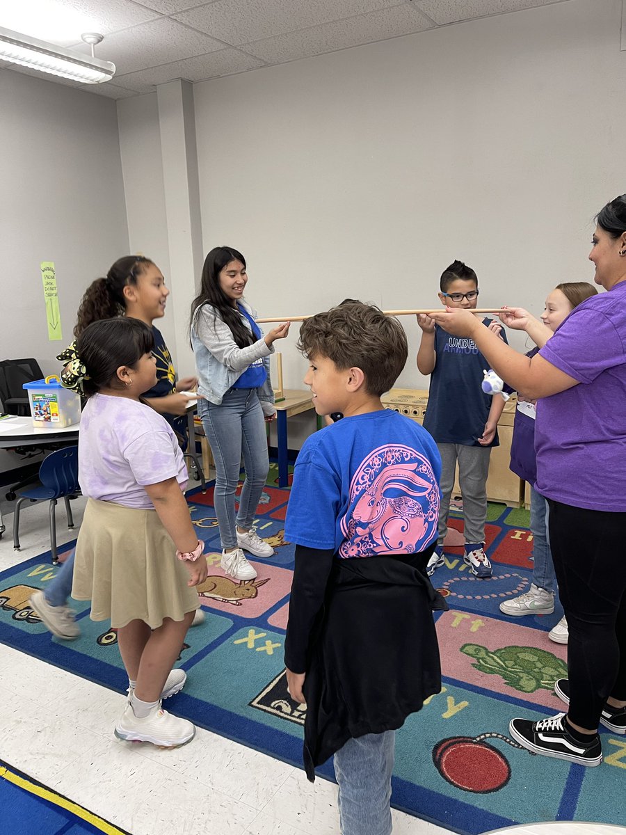 Our student ambassadors working on a team building activity. The key to being successful as a team is to communicate with each other. “Communication is the lifeline of any relationship”- Elizabeth Bourget @monica152712 @Gmaria1G @YsletaISD @EdgemereSchool