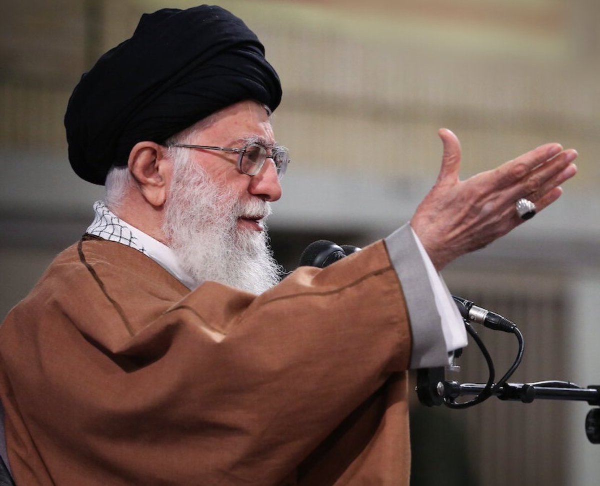 ShaykhSulaiman's tweet photo. BREAKING: IRAN TELLS THE WEST TO CONTROL ISRAEL

IRGC: 

"We do not seek to expand the war, but we will cut off every hand that attacks our country.

Any aggression from Israel or its supporters will be met with a stronger response than before.

We are not advocates of war and we call on America, Britain, France and Germany to stop supporting Israel

 Our response showed part of our strength, and our missiles and marches crossed the Iron Dome."
