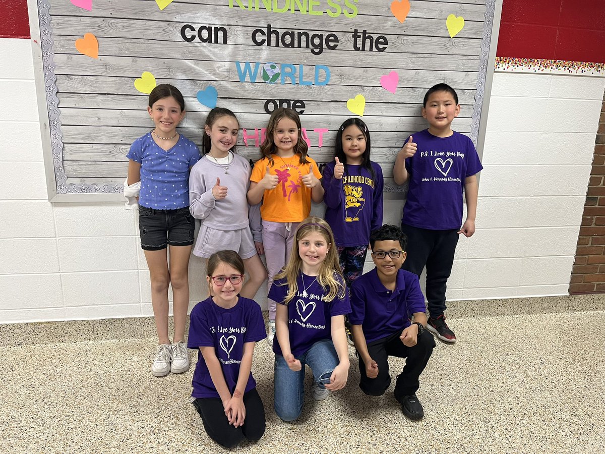 jfkeipride's tweet photo. “Purple Up” for the families of those who serve in our military. We are grateful for your service. Thank you from JFK #EIPride EIPRIDE FOREVER @eischools https://t.co/dOtbHdjIne